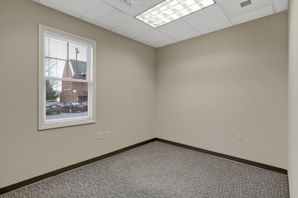 Cross Park Center: 9123 - 9131 Cross Park Drive, Knoxville, TN 37923